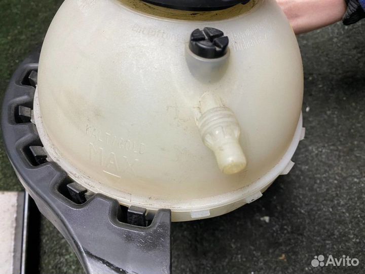 Бачок расширительный на BMW 5-Series, F10, F11