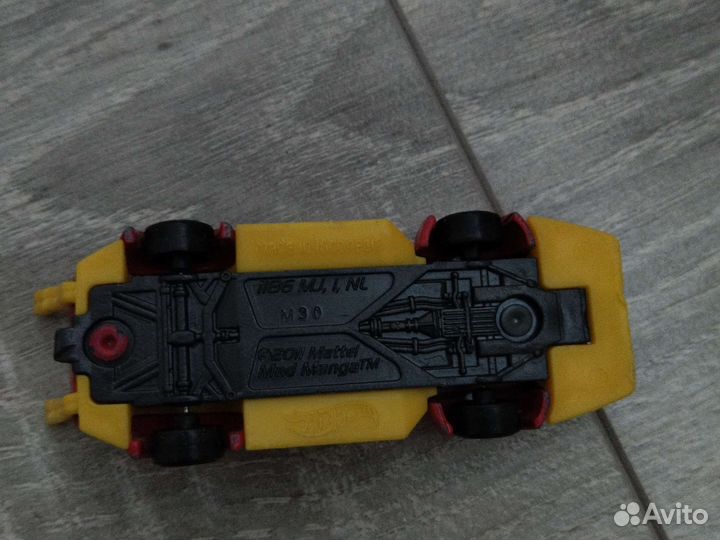 Машинка hotwheels