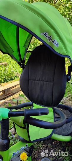 Детский трехколесный велосипед с ручкой