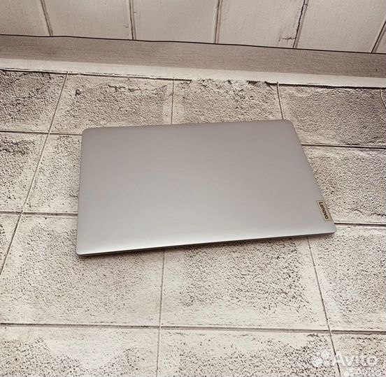 Lenovo 15.6 FHD R5 3500U/8GB/256SSD