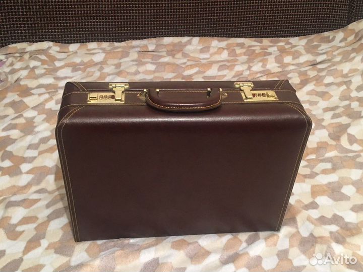 Чемодан кожаный, кейс