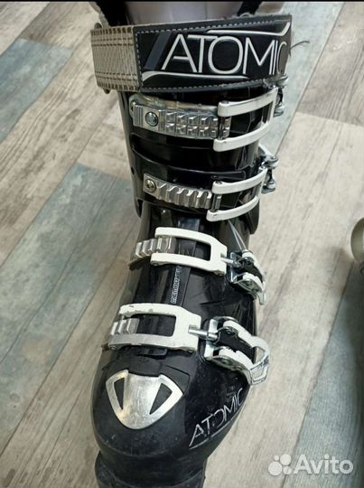 Горнолыжные ботинки atomic