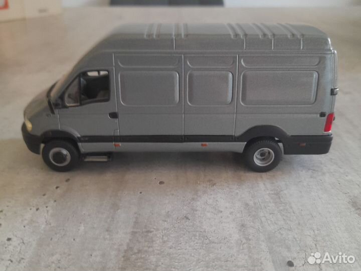 Renault Mascott(2002) 1:43 Norev