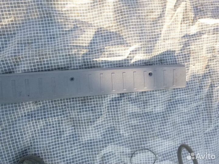 Накладка замка багажника Toyota Hilux Surf GRN215