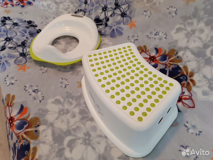 Сиденье для унитаза малышам и подставка для ног