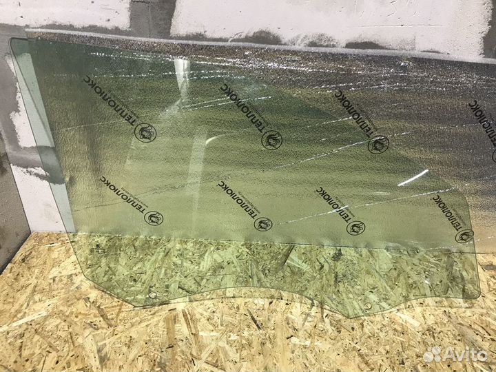 Стекло передней правой двери Octavia A7