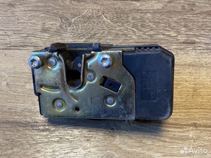 Opel vectra б передний правый замок двери