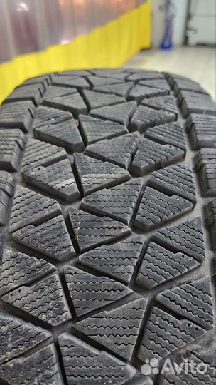 Bridgestone Blizzak DM-V2 235/55 R20 102T