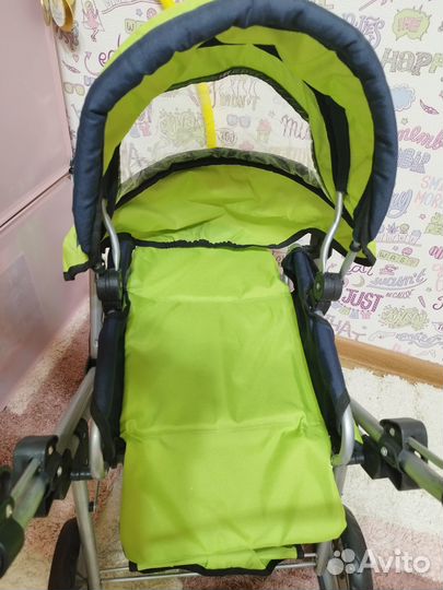 Игрушечная коляска для кукол
