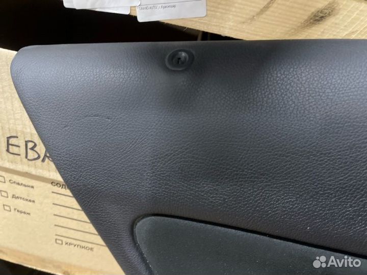 Обшивка боковой двери задняя левая Mercedes-Benz