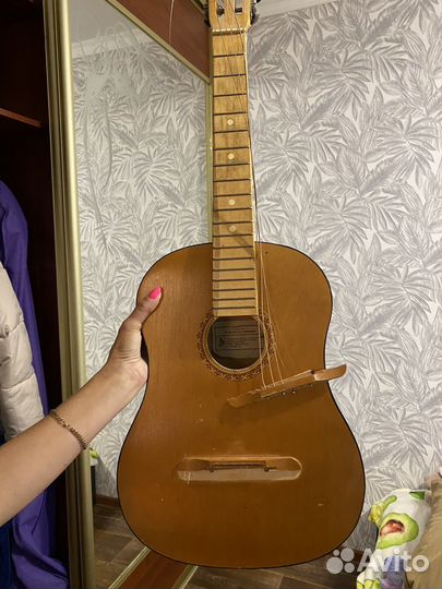 Гитара (нужен ремонт)