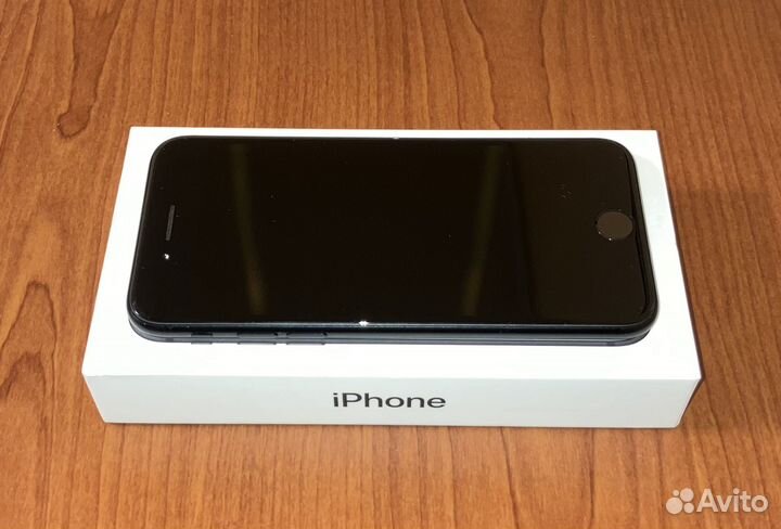 iPhone SE 2020 64 Гб в идеале