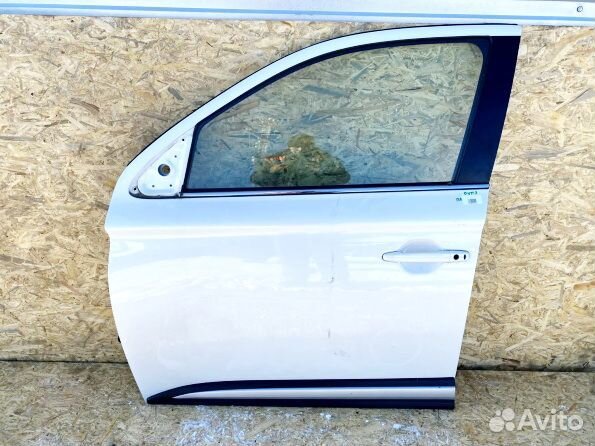Дверь боковая левая Mitsubishi Outlander 3