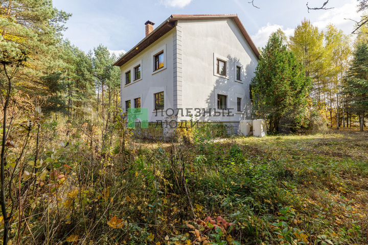 Дом 500 м² на участке 2,04 га