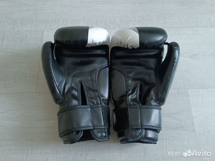 Боксерские перчатки 12 oz