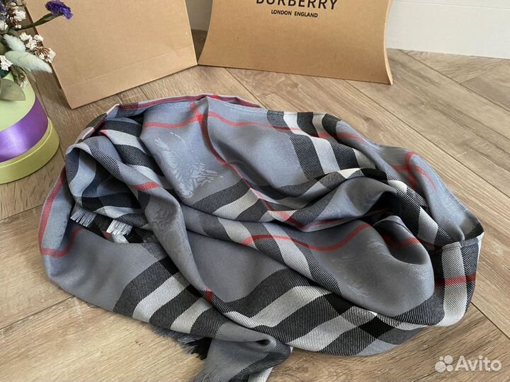 Шарф серый Burberry