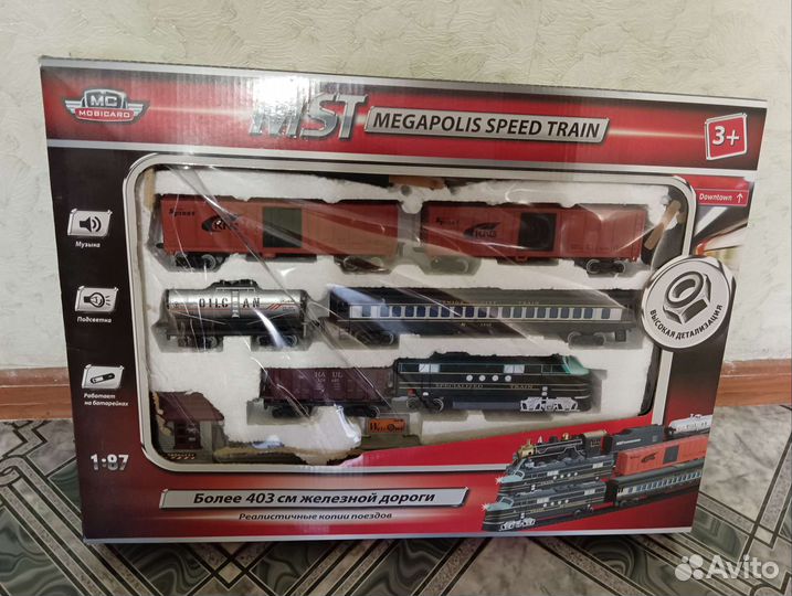 Игрушка поезд с вагонами и рельсами и декором