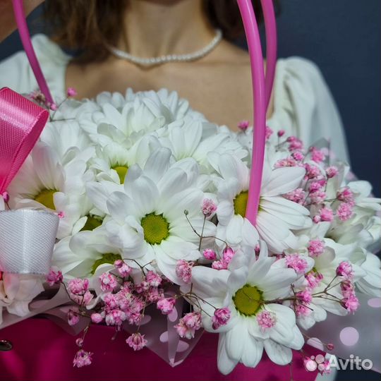 Цветочная композиция в сумочке. Доставка 46-10-00