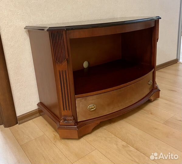 Тумба под тв из массива, Италия