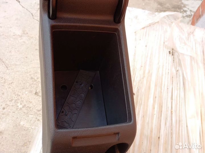 Volkswagen jetta 6 джетта 6 подлокотник