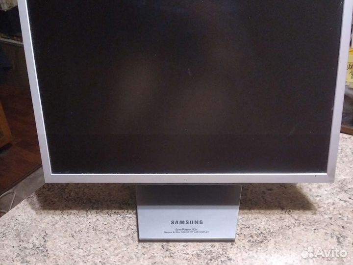 Монитор для компьютера + соединительные провода