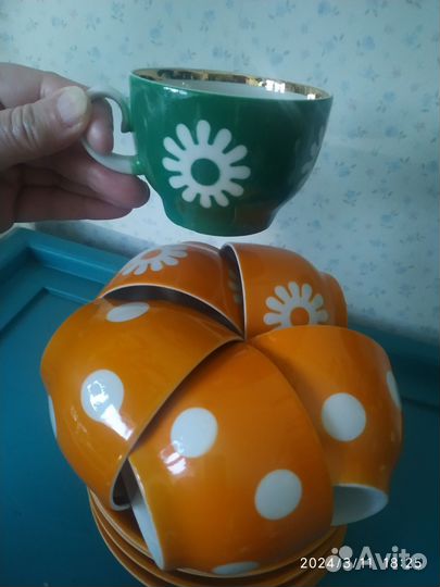Чашки с блюдцами