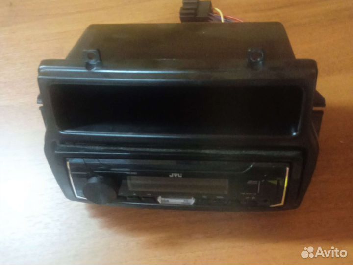 Магнитола JVC KD-X163 с рамко Лада Веста