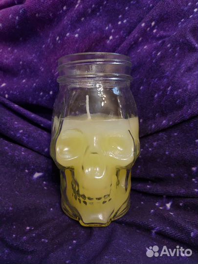 Подсвечник череп