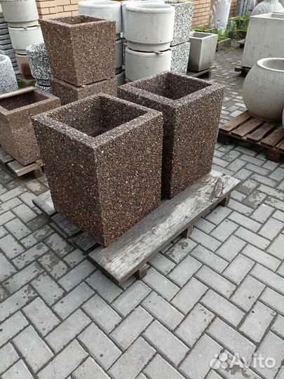 Вазоны уличные, множество форм. В этом году основн