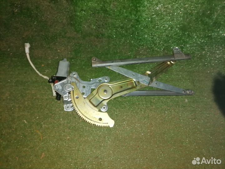 Стеклоподъемник передний левый Toyota Platz NCP11