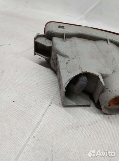 Повторитель поворота в бампер toyota sprinter е100