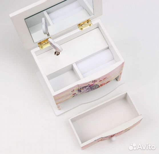 Музыкальная шкатулка из дерева