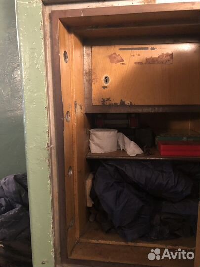 Сейф металлический