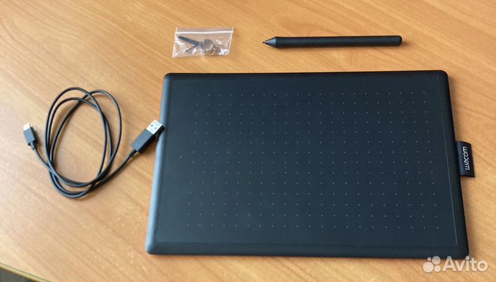 Графический планшет one by wacom medium