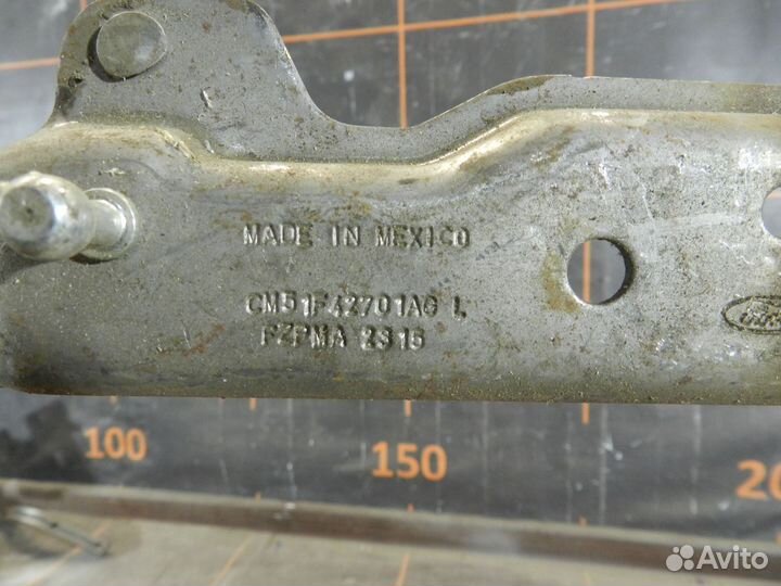 Петля крышки багажника левая/правая - Ford Focus