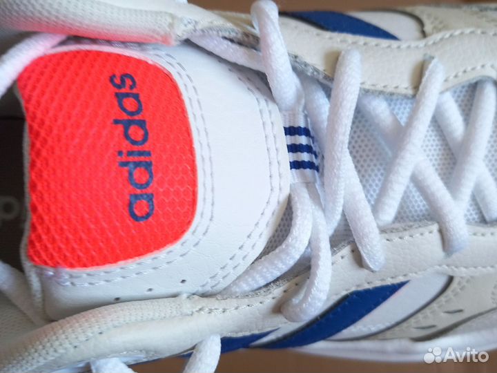 Новые кроссовки Adidas Strutter