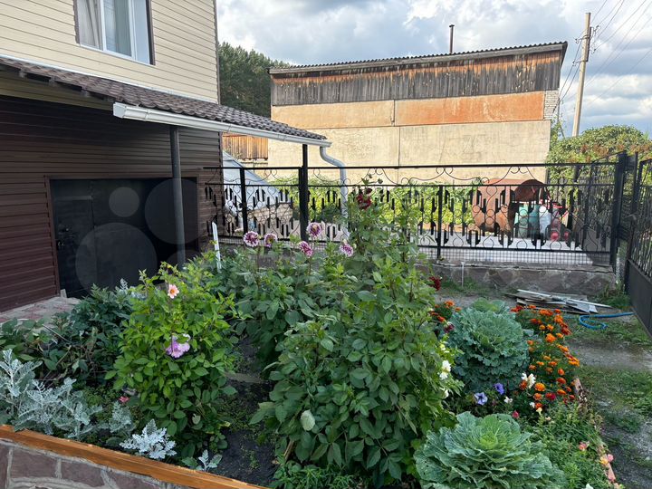 Дом 274,4 м² на участке 11,49 га