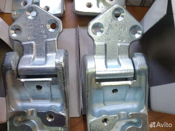 VW transporter T5 Петля двери багажника