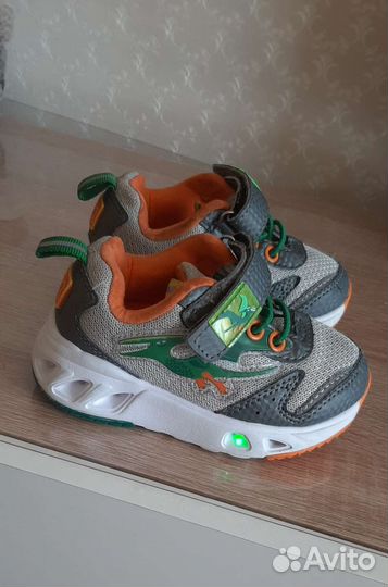 Кроссовки детские 22 размер