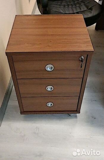 Стол руководителя с брифингом