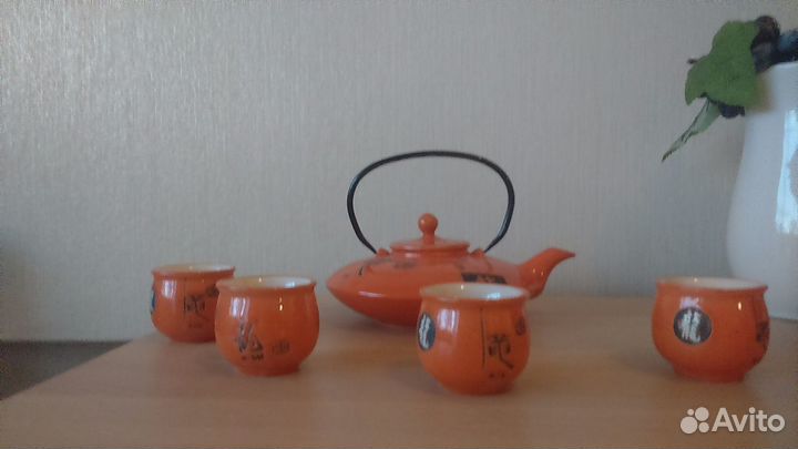 Набор чайник и стаканы