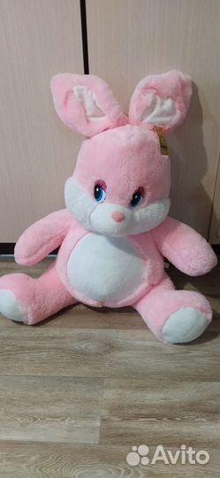 Большой плюшевый заяц