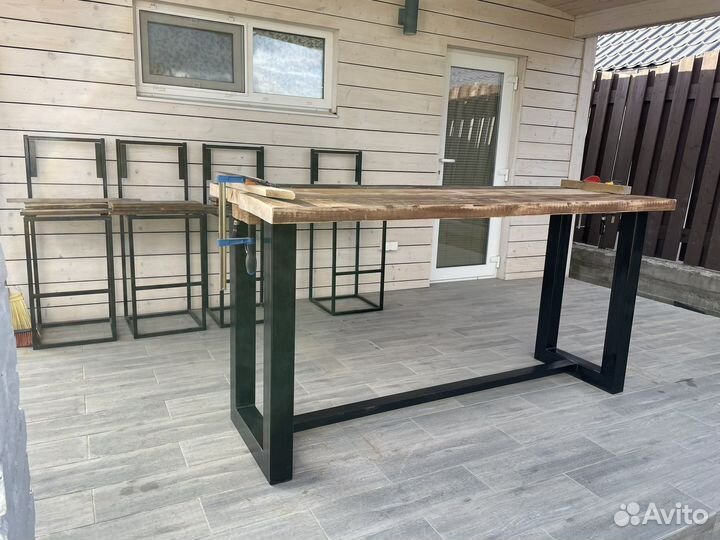 Стол обеденный и стулья
