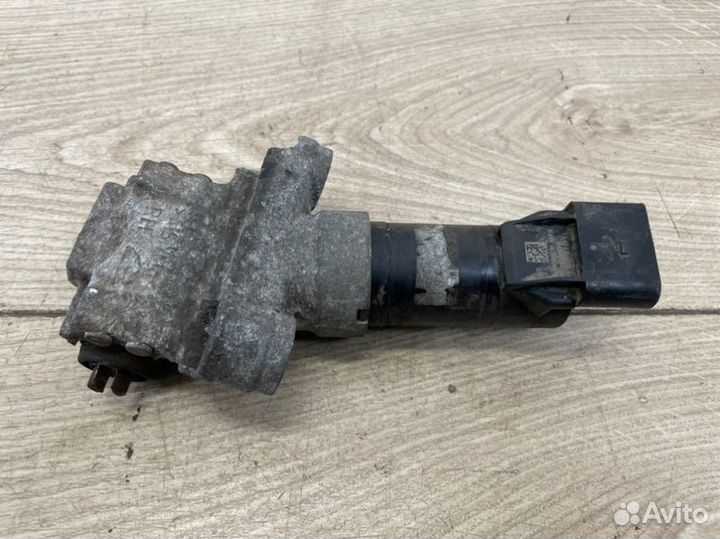 Моторчик стояночного тормоза задний правый Vw