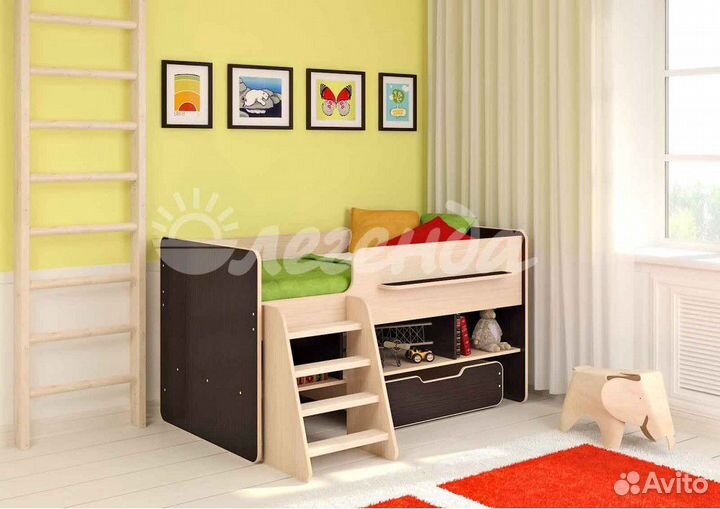 Детская кровать с лестницей