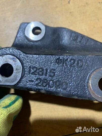 Кронштейн подушки двс правый Toyota Camry V40