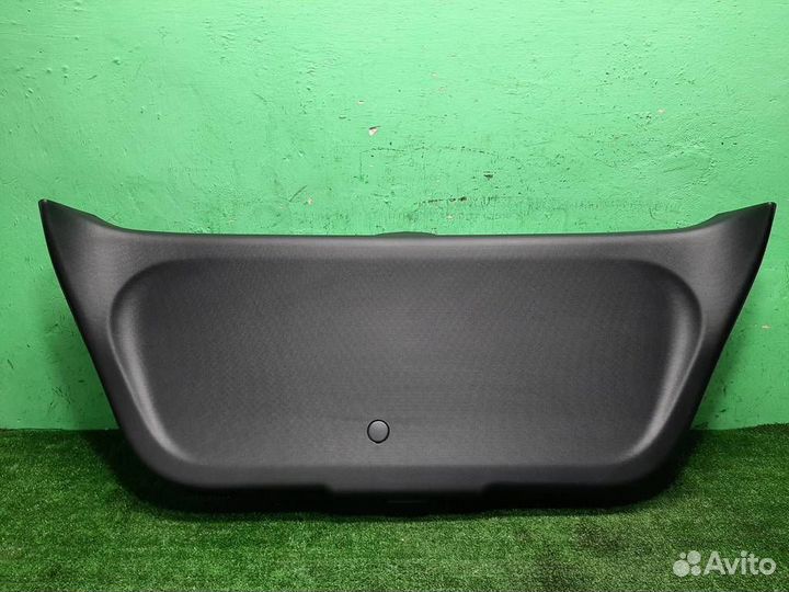 Обшивка крышки багажника Honda Jazz 2004