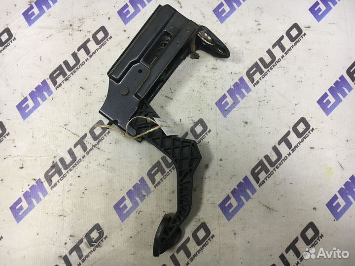 Педаль сцепления Шкода Октавия Тур