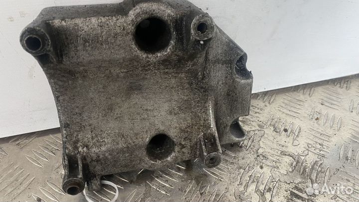 Кронштейн компрессора кондиционера воздуха бмв