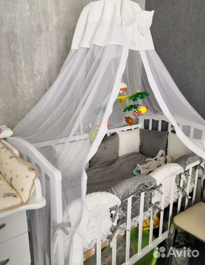 Бортики в кроватку с балдахином